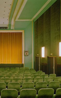 Vintage interior of a small theater decorated in shades of green and accented with gold.  #designinspo #interiorinspo #vintagemovietheaters #vintagetheaters #monochromemoment #monochromaticdesign #itsnoteasybeinggreen #greenandgold Photowall Ideas, Small Theatre, L Wallpaper, Hijau Mint, Vintage Interior, Green Rooms, Futurism, Foto Inspiration, New Wall