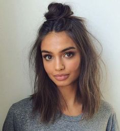 30+ Ways to Style Brown Medium Hair: Stunning Medium Length Hairstyles Highlights Diy, Hairstyles Diy, Going Out Hairstyles, Super Hair, Peinados Fáciles Para Cabello Corto, Penteado Cabelo Curto, Brown Blonde Hair, Medium Length Hair, Round Faces