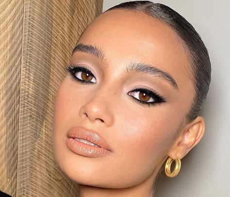 Between smudged smokiness and sharp cat-eyes, black eyeshadow looks are bigger and more refined than ever. Smoky Eyeliner, Almond Eye Makeup, Mekap Mata, New Years Eve Makeup, Almond Shaped Eyes, Cute Eyeshadow Looks, Eyeshadow For Blue Eyes, White Eyeshadow, Smink Inspiration