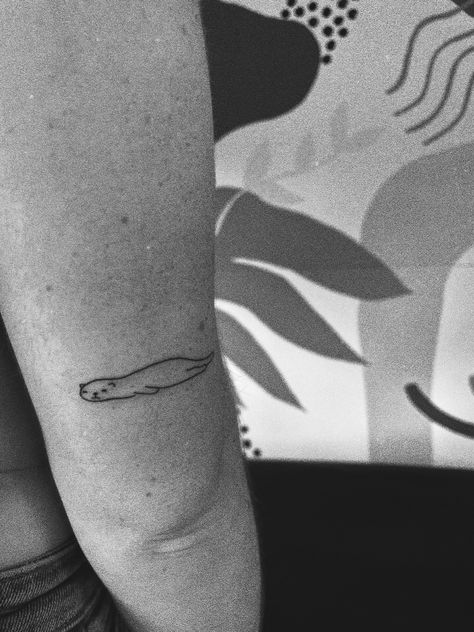 Small Otter Tattoo Outline, Tiny Otter Tattoo, Fine Line Otter Tattoo, Matching Otter Tattoos, Minimalist Otter Tattoo, Seal Tattoo Simple, Otters Tattoo, Cute Otter Tattoo, Small Otter Tattoo