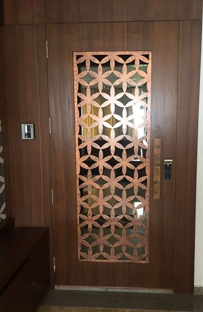 Main Door Modern Jali Door Design Men Dor Dijain Jali, Main Door Cnc Jali Design, Jali Door Design Modern Cnc, Mdf Jali Door Design Modern, Jali Door Design, Metal Jali, Jali Door, बेडरूम डिजाइन, Kitchen Door Designs