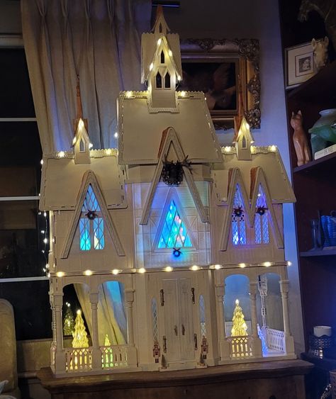 Frozen Dollhouse, Barbie Castle, Christmas Castle, Frozen Halloween, Gingerbread Castle, Dollhouse Makeover, Crystal Trees, Christmas Dollhouse, Frozen Castle