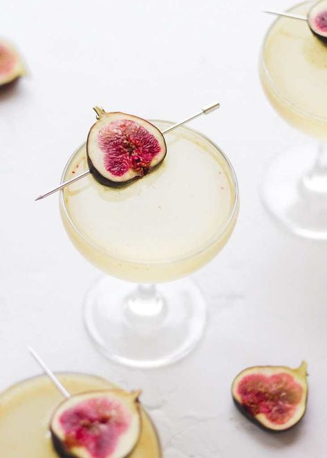 Fig Cocktail, Champagne Recipe, Citrus Vodka, Fall Cocktails Recipes, Sparkling Cocktail, Chocolate Apples, Orange Cocktails, White Hot Chocolate, New Year's Eve Recipes