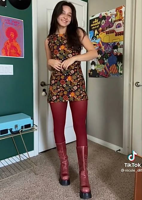 Colored Tights Outfit 60s, Rockstar Girlfriend Fashion, Persephone Aesthetic Outfit, 70s Hippie Outfits, Maroon Tights, Red Tights Outfit, 70s Party Outfit, 60s Outfit, Colored Tights Outfit