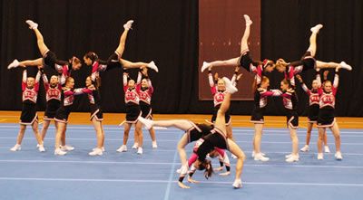 cheer stunts | Cheerleading Stunts for Small Squads http://www.kerrynleannedance.com ... Cheerleading Moves, Cheerleading Stunts, Cheerleading Jumps, Cheerleading Stunt, College Cheer, Cheer Stunts, All Star Cheer, Cheer Coaches, Cheer Dance