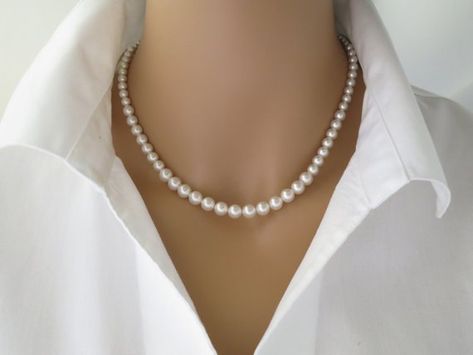 Swarovski pearl necklace, Simple graduated pearl wedding necklace, Classic bridal necklace, Bridesmaid necklace This simple Swarovski pearl necklace features graduated pearls ranging from 4mm up to 7mm. Measures 16 inches + a 2 inch extender chain. Necklace arrives in a beautiful Pearl Necklace Simple, Vintage Bridal Necklace, Jewelry Necklace Simple, Swarovski Pearl Necklace, Simple Pearl Necklace, Classic Pearl Necklace, Bridal Jewelry Necklace, Evil Eye Necklace Gold, Bridal Pearl Necklace