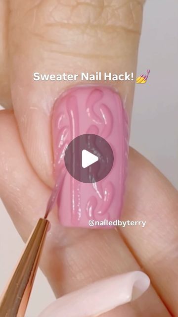 Terry Nguyen on Instagram: "🚨NAIL HACK! 🚨 Are you ready for sweater nails? 🙋🏻‍♀️🥰💅 #sweaternails #fallnails #sweaterweather #nails #nailhack #easynailart #sugareffect #nailart #kiaraskynails #nailedbyterry #wakeupandmakeup" Sweater Art Nails, Nail Sweater Design, How To Do Sweater Nails, Sweater Texture Nails, Nail Art Diy Easy Step By Step, Sweater Nails Tutorial, Sweater Nails Designs, Sweater Nail Art, Nail Tutorial Videos