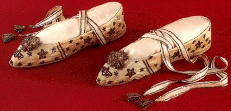 Regency Shoes, Chateau De Malmaison, Empress Josephine, American Duchess, Historical Shoes, Regency Era Fashion, Regency Fashion, Bees Knees, Historical Dresses