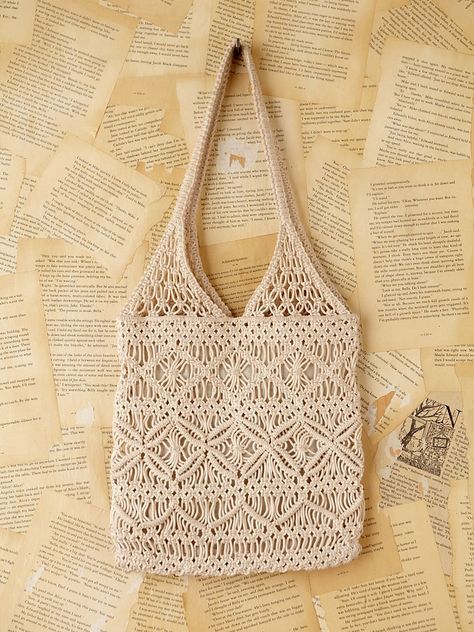 Free People Vintage Macrame Handbag in Beige (white) | Lyst Macrame Handbag, Dreamcatcher Diy, Pola Macrame, Vintage Macrame, Makramee Diy, Macrame Purse, Vogue Knitting, Crochet Vintage, Macrame Knot