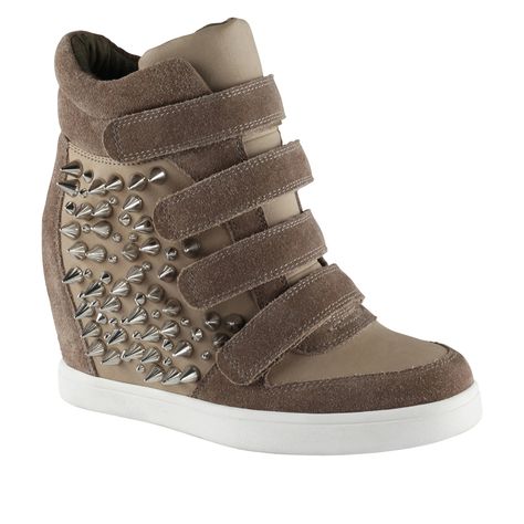 ALDO graziana sneaker wedge - The ideal fall wedge that offers the perfect combination between a sneaker and a trendy shoe. The gorgeous details add that special spark that makes them so original. Aldo Sneakers, Sparkle Sneakers, Student Style, Heel Sneakers, Hidden Wedge Sneakers, Sporty Outfit, Wedge Heel Sneakers, Velcro Sneakers, Wedges Shoes