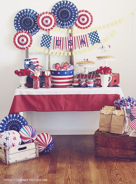 Party Table Ideas, American Themed Party, Deployment Party, Usa Party, American Party, Spaceships And Laser Beams, Free Banner, Boda Mexicana, Fourth Of July Decor