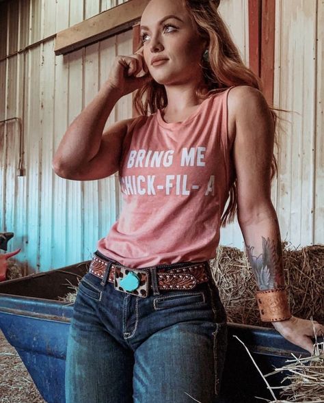 Redhead Cowgirl, Woke Culture, Western Summer Outfits, Cowgirl Pictures, Rodeo Girls, Bull Rider, Cowgirl Jeans, Farm Clothes