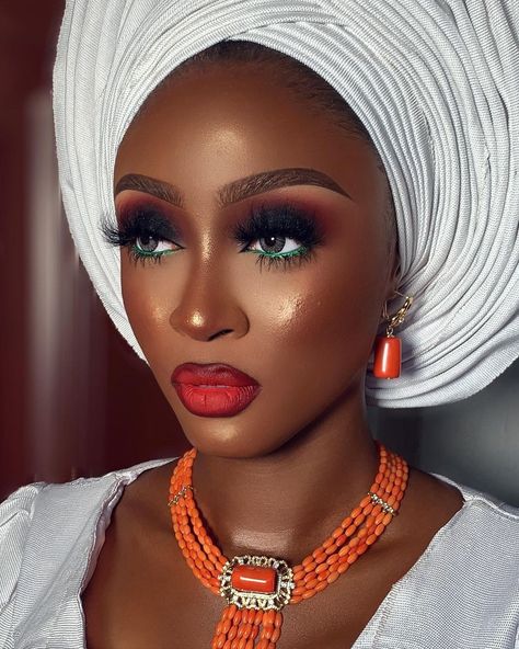 Nigerian Wedding Makeup, Nigerian Makeup, Black Bridal Makeup, African Head Dress, Maquillage Yeux Cut Crease, Brown Girls Makeup, Couple Ring Design, African Bride, Brown Skin Makeup