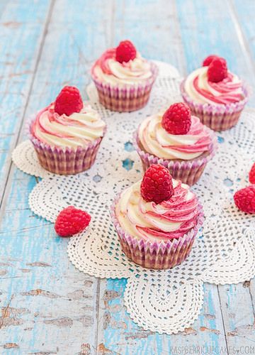 Cupcakes Classic Cupcake Recipe, Crazy Cupcakes, Mouthwatering Desserts, Swirl Cupcakes, Cupcake Bouquets, Raspberry Cupcakes, Sweet Ideas, Cupcake Flavors, Whoopie Pies