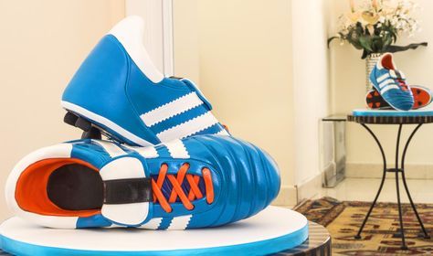 Football Boots Cake Course - Learn to make this and 100's more online at the Paul Bradford Sugarcraft School #caketutorials #sugarcraft Cake Course, Birthday Cake Boys, Football Cakes, Shoe Cakes, Cake Slicer, Dessert Table Birthday, Cake Decorating Courses, New Birthday Cake, Soccer Kids