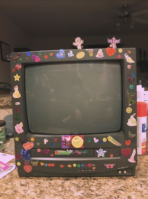 2000s Tv Aesthetic, Box Tv Aesthetic, Crt Tv Aesthetic, Retro Tv Aesthetic, Old Tv Aesthetic, Y2k Tv, Room With Tv, Aesthetic Tv, Old Television