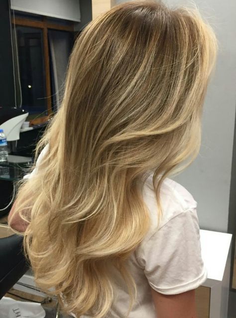 Honey Blonde With Babylights, Blonde Highlights On Light Brown Hair Straight, Blending Highlights With Roots, Blowout Beach Waves, Creamy Blonde Highlights On Brown Hair, Beach Waves Blowout, Long Layers Blonde Highlights, Blonde Hair That Grows Out Well, Lighter Front Hair Highlights