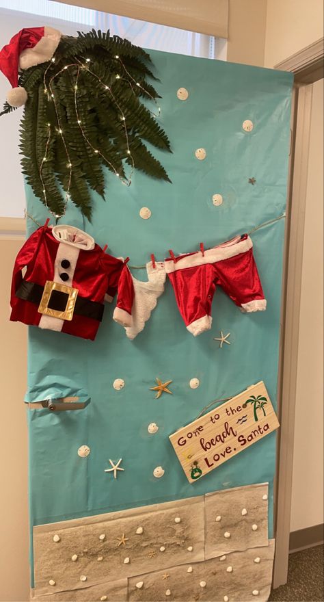 Christmas Decorated Doors Contest, Aussie Christmas Craft, Mexico Door Decorations Classroom, Christmas Door Decorations Easy, Christmas Cruise Door Decorations, Office Door Christmas Contest, Decorate Door For Christmas, Christmas Cube Decorations, Unique Christmas Door Decorations