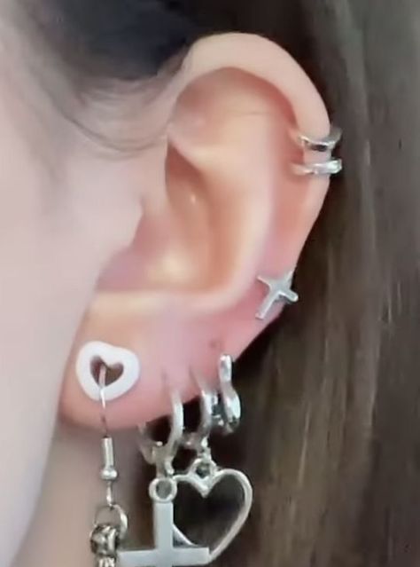 Small Heart Gauges, Small Gauged Ears Women, Heart Gauges, Small Stretched Ears, Split Tongue, Cool Ear Piercings, Pretty Ear Piercings, Face Piercings, Grunge Jewelry