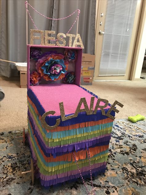 Box float for fiesta week Shoebox Fiesta Float, Show Box Float Ideas, Fiesta Shoe Box Float, Fiesta Float Ideas For School, Fiesta Shoebox Float Ideas, Shoe Box Float, Kids Parade Floats, Fiesta Float, Shoebox Float