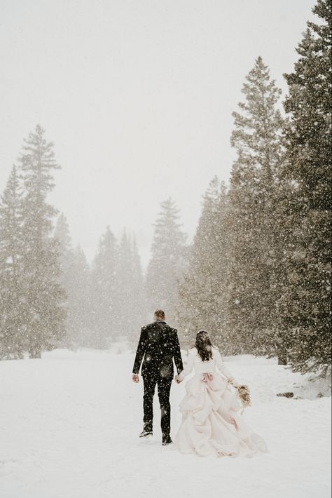 Winter Wedding Canada, Winter Wedding Venue Snow, Weddings In The Snow, Snow Wedding Aesthetic, Forest Wedding Winter, Snow Forest Wedding, Winter Wedding Venues Outdoor, Winter Wedding Aesthetic Snow, Wedding Aesthetic Winter