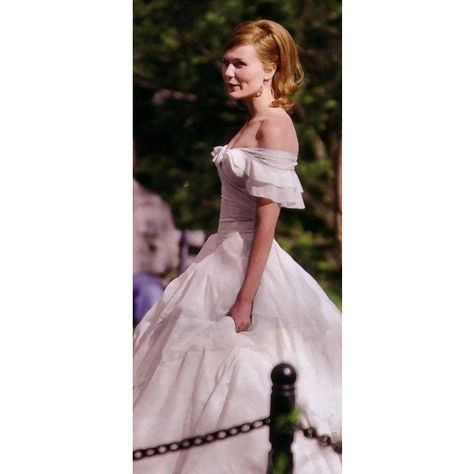 Love how soft and flowy this dress looks Spiderman Wedding, 2nd Wedding Dresses, Spiderman 2, Wedding Dresses Cinderella, Sparkle Wedding Dress, Spider Man 2, Kirsten Dunst, Wedding Beauty, Beautiful Gowns