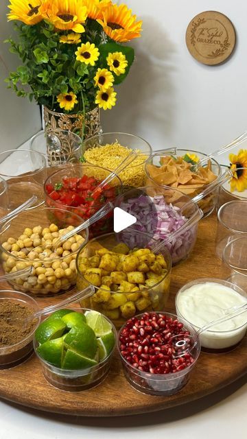 The Styled Graze Co. on Instagram: "Chaat Series | We’ve definitely raised the bar with this one 🍃😍

To all those worried about the freshness of the premixed chaat servings, this one is for you 🫶

#chaat #grazing #snacks #indiansnacks #graze #fresh #host #event #entertainment #livestation #diy" Chaat Party Decoration At Home, Chaat Party Table Decor, Chaat Station, Chaat Cups, Chaat Party, Diwali Party, Event Entertainment, Diy Bar, Indian Snacks