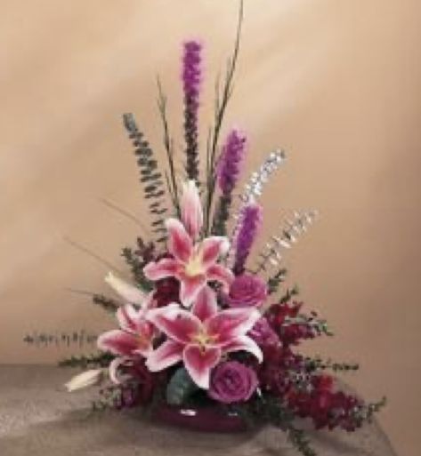 Liatris Flower Arrangement, Liatris Flower, Horticultural Therapy, Flower Styling, Alter Flowers, Filler Flowers, Easter Flower Arrangements, Life Flower, Spring Flower Arrangements