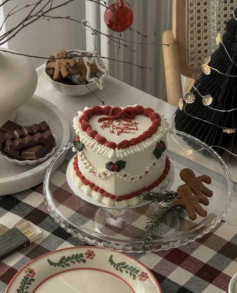 Winter Cake Ideas, Cake Ideas Buttercream, Cake Winter, Winter Aesthetics, Gingerbread Gifts, Winter Cake, Winter Photo, Cake Pictures, Holiday Cakes