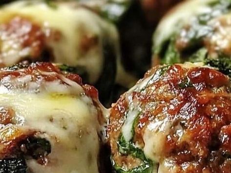 Mouthwatering Spinach Garlic Meatballs Stuffed with Mozzarella: A Comfort Classic! - NewsBreak Homemade Chili Beans, Meatballs Stuffed With Mozzarella, Mozzarella Meatballs, Pizza Grilled Cheese Recipes, Chicken And Spinach Casserole, Spaghetti Meatball Recipes, Gizzards Recipe, Baked Apple Fritters, Garlic Meatballs