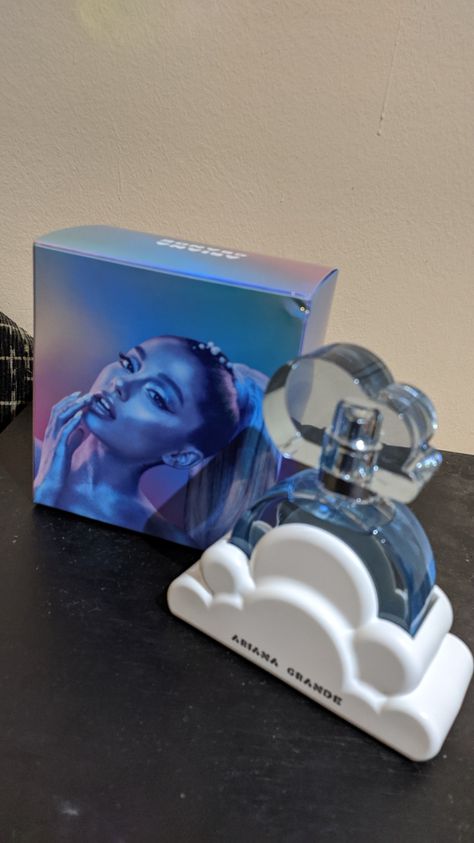 Ariana Grande Parfum, Ariana Grande Perfumes, Cloud By Ariana Grande, Perfume Ariana Grande, Accesorios Aesthetic, Koleksi Makeup, Ariana Perfume, Ariana Grande Fragrance, Ariana Grande Perfume