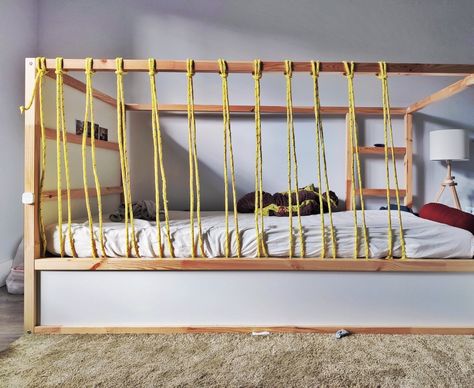 Bunk Bed Rope, Rope Railing, Ikea Kura Bed, Kura Bed, Ikea Kura, Guard Rail, Bed Diy, Kids Bunk Beds, Diy Bed