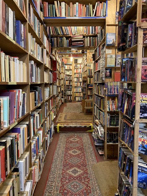 7 Bookshops to Visit in Edinburgh Scotland Bookstore, Edinburgh Scotland Bookshop, Bookshops In Edinburgh, Bookshops In London, Writers Museum Edinburgh, Gutenberg Bible, Morgan Library, Rare Books, Bookstore