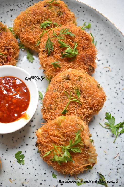 Russian Cutlet, Russian Chicken, Rolled Chicken Recipes, Ramadan Recipes Iftar, Keema Recipes, Baked Chicken Recipes Healthy, Chicken Cutlet Recipes, Chicken Cutlet, Kebab Recipe