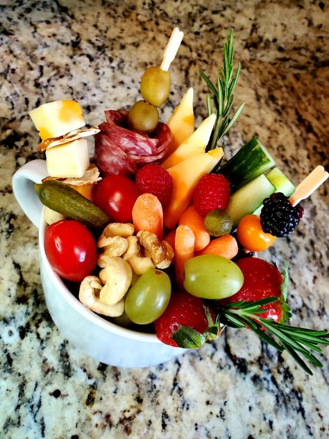 Charcuterie Cup, Fancy Appetizer Recipes, Fancy Appetizers, Ladies Jewellery, Charcuterie Platter, Charcuterie And Cheese Board, Charcuterie Recipes, Holiday Snacks, Jewelry Online Store