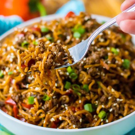 Easy Beef Noodles, Slow Cooker Beef Ramen, Beef Ramen Noodles, Beef Ramen, Slow Cooker Steak, Summer Crockpot Recipes, Beef Noodles, Hearty Meal, Noodles Recipe