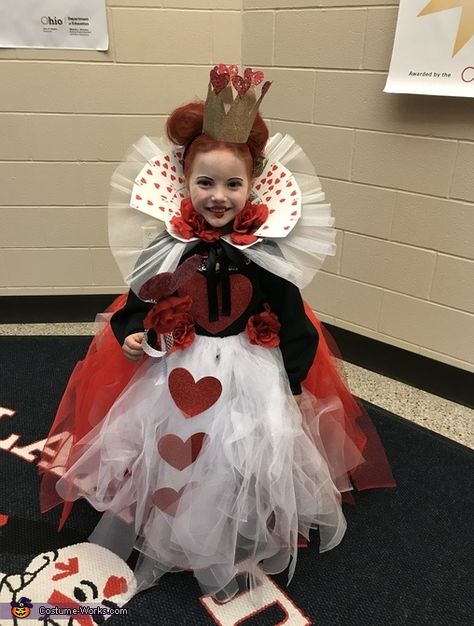 Queen of Hearts - 2017 Halloween Costume Contest King Of Hearts Costume, Vegas Halloween, Matilda Movie, Easy Homemade Halloween Costumes, Carnaval Diy, Queen Of Hearts Halloween Costume, 2017 Halloween Costumes, Queen Of Hearts Halloween, Evil Queen Costume