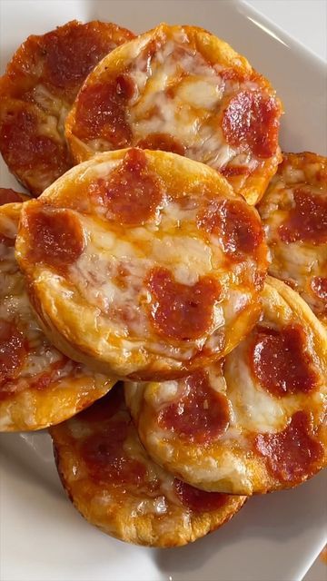 Yummy Pizza, Benefits Of, Recipes Cookies, Mini Pizzas, Pizza Recipes Homemade, Deep Dish Pizza, Dandelion Recipes, Tasty Baking, Sweet Snacks Recipes