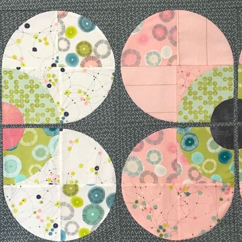 Modern Blossom Quilt – Free Bird Quilting Designs Quilt Circles, Minimalist Quilt, Blossom Quilt, Drunkards Path Quilt, Drunkards Path, Modern Quilt Blocks, Patchwork Inspiration, A Group Of Friends, Modern Baby Quilt