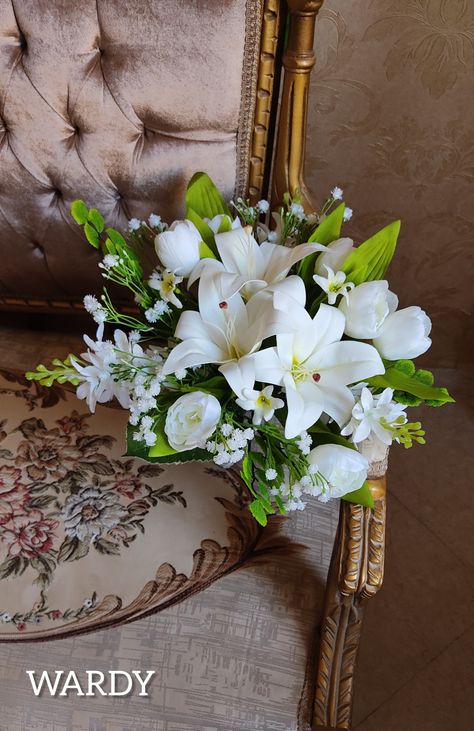 #Lilies#bridal#bouquet. How pretty to mix elegant#white Lilies with luxury #Tulip and #Gypsophila flowers together. New#floral#design in #silk#flowers.#Wedding #bouquet. #Manal Solaiman #Wardyfloral. Trumpet Lily Bouquet, Tulip And Lily Bouquet, Wedding Flowers Lilies, Lilies Bridal Bouquet, Lily Bridal Bouquet, Trumpet Lily, Tulip Wedding, Purple Wedding Bouquets, Purple Bouquet