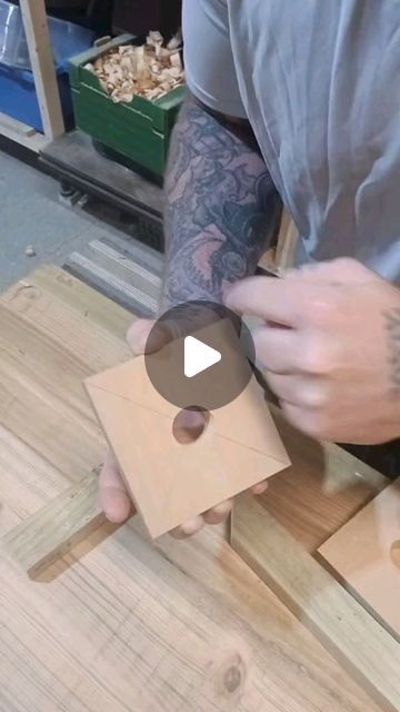 Tyler Mason on Instagram: "mitre tip! #woodworking #mitre #glue #wood #tips #tipsandtricks #DIY #hack #fyp #craft" Clamps Diy, Woodworking Hacks, Staining Furniture, Tool Tips, Diy Hack, Bottle Tree, Woodworking Clamps, Diy Crafts Life Hacks, Carpentry Diy