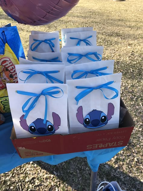 Stitch Loot Bag, Stitch Diy Party, Stitch Candy Bag Ideas, Stitch Disney Party Decorations, Stitch Birthday Goodie Bags, Cute Stitch Birthday Ideas, Stitch Slumber Party Ideas, Lilo And Stitch Goodie Bags, Stitch Birthday Party Favors