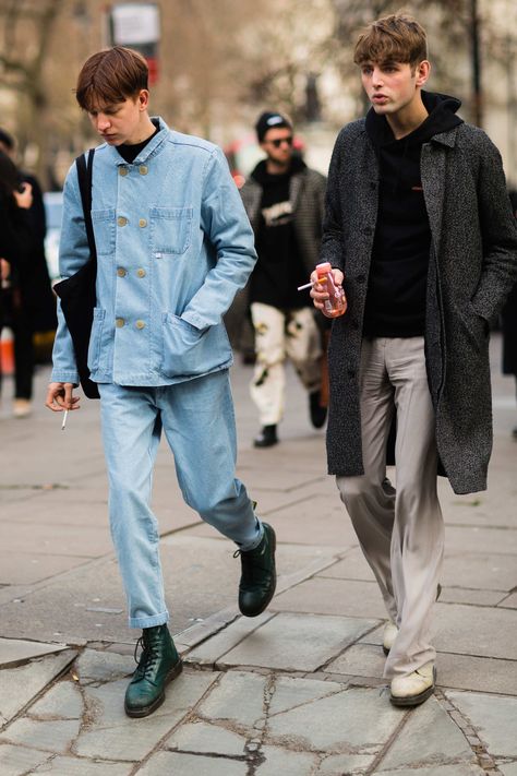 Straight leg jeans + combat boots Street Style Men Summer, London Street Style Men, Jeans And Combat Boots, London Fashion Week Mens, Mens Fashion Work, Mens Fashion Casual Winter, Hipster Mens Fashion, Mens Fashion Week, London Street Style