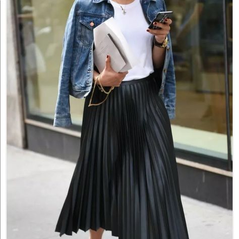 Maxi pleated skirt outfit