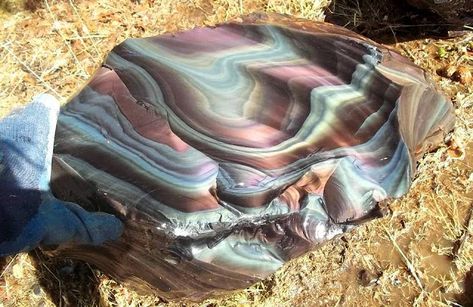 Gem Hunt, Rainbow Obsidian, Geology Rocks, Rock Minerals, Pretty Rocks, Cool Rocks, Beautiful Rocks, Mineral Stone, Rock On