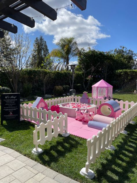 Home Soft Play Area, Outdoor Soft Play Area, Garden Ideas With Kids, Kids Soft Play Area, Soft Play Ideas, Diy Soft Play Area, Backyard Party Ideas For Kids, Soft Play Birthday Party, Soft Play Area