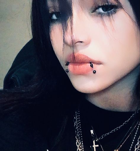 Midline Tongue Piercing, Piercings Face Lip, Snakebite Piercings Lip, Snakebites Aesthetic, Snakebite Piercing Jewelry, Lip Piercing Snakebites, Snakebites Piercings Aesthetic, Snake Bites Aesthetic, Snakebite Piercing Lip