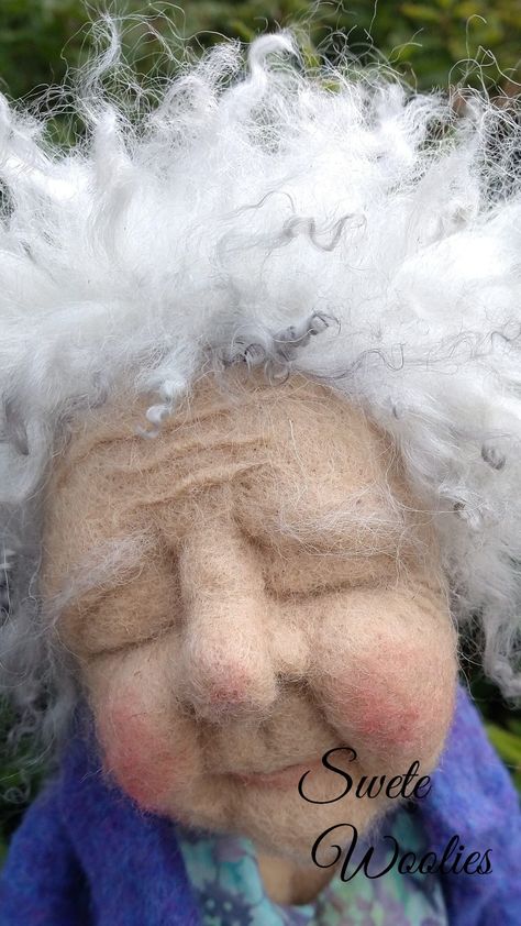 Needle Felting Faces Tutorials, Needle Felted Portrait, Needle Felting Portraits, Needle Felted Dolls, Felted Doll Face, Needle Felted Forest People, Felted Figures, Felted Wool Fairies, Felted Dolls