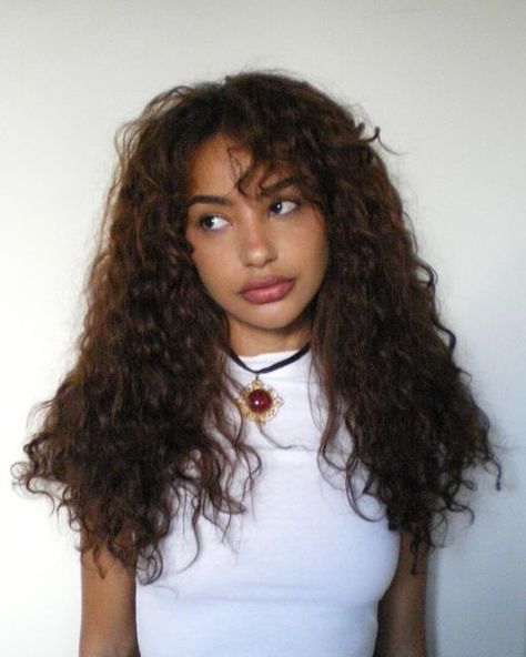 naëla shared a post on Instagram: "☆ 𓇼 ❦". Follow their account to see 402 posts. Y2k Hairstyles, Dream Hair, Aesthetic Hair, Hair Looks, Hair Goals, Pretty Woman, Hair Inspo, Curly Hair, Pretty People