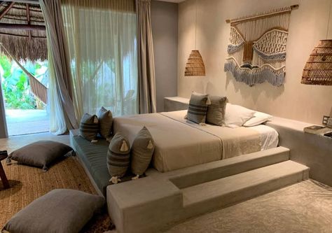 Cement Bed Design, Concrete Bedroom Design, Cement Bed, Bachelor Room, Concrete Bed, Concrete Bedroom, Eco House Design, House Bedroom Ideas, Concrete Home Decor